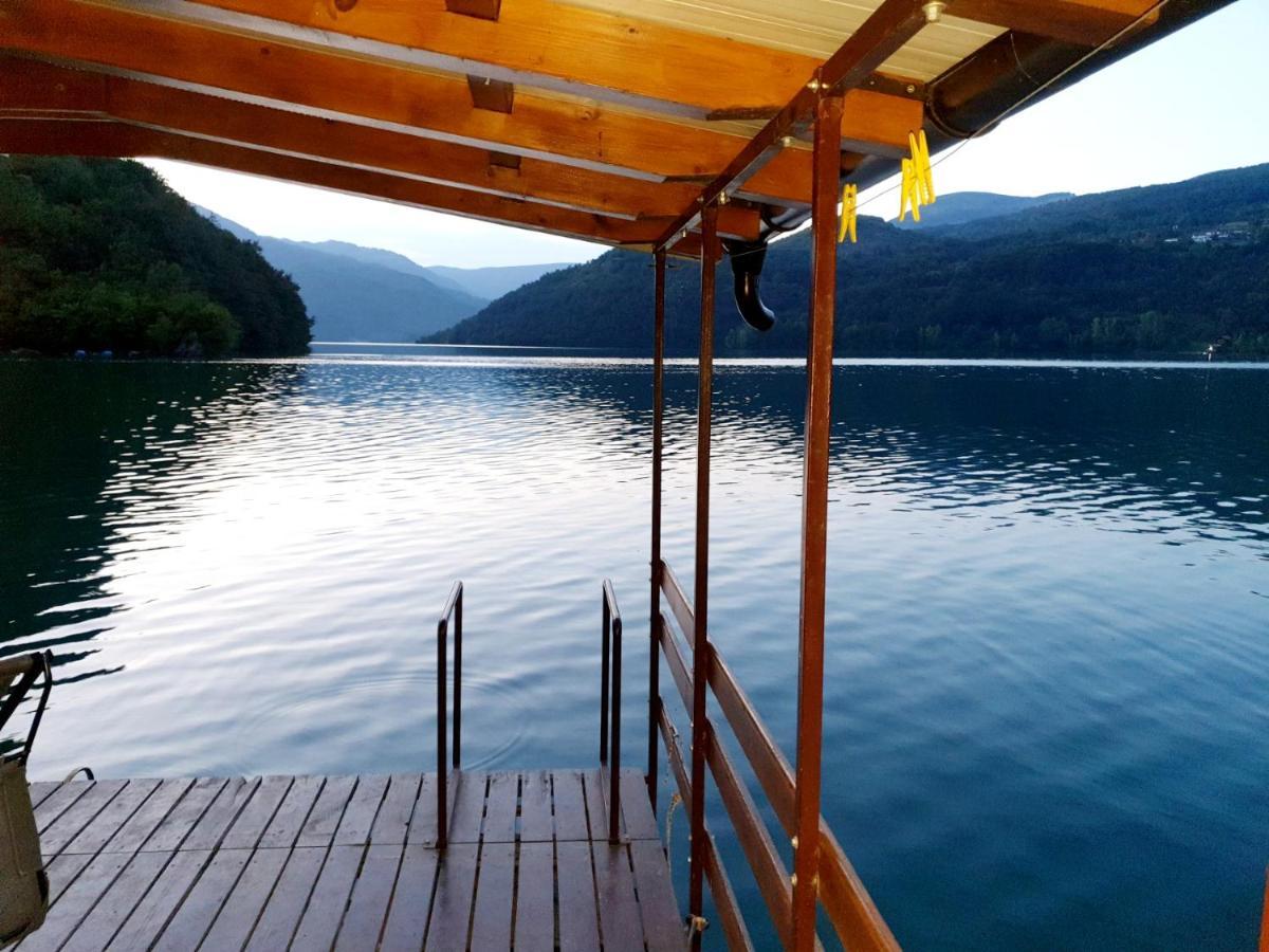 Floating Radenovici